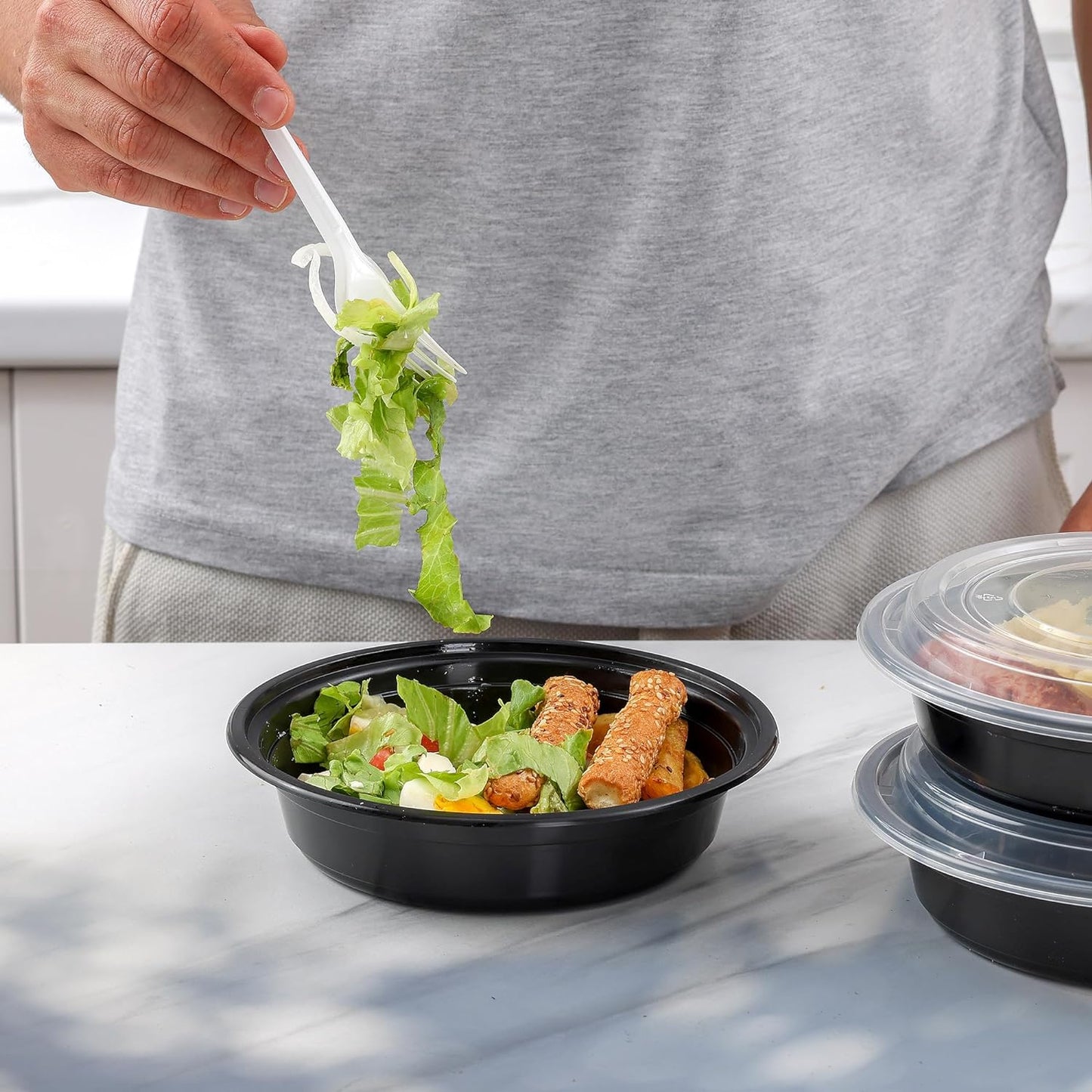 32 oz Black Round Microwavable Plastic Food Containers with Lids – Heavy-Duty, 150/Case